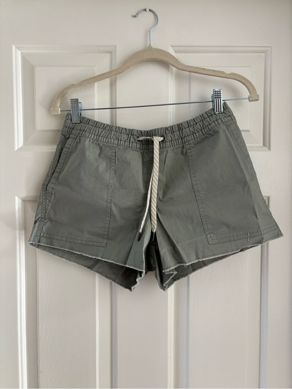 NWOT Vuori Ripstop Short Olive Green